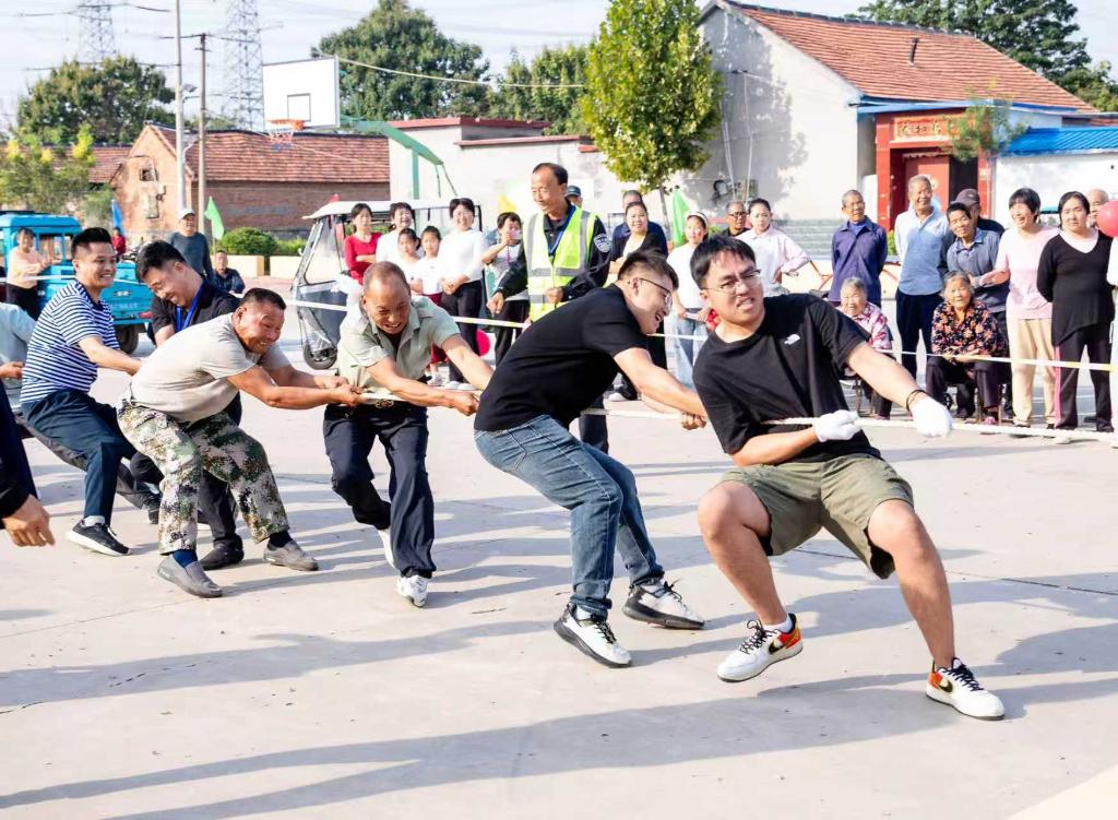 高柳赵家拔河赛.jpg 高柳赵家拔河赛.jpg