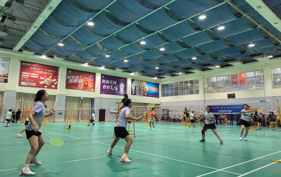 羽毛球照片2.jpg 羽毛球照片2.jpg