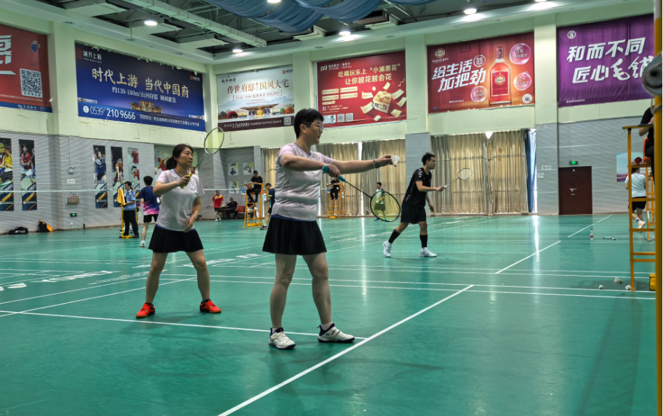 羽毛球3.jpg 羽毛球3.jpg